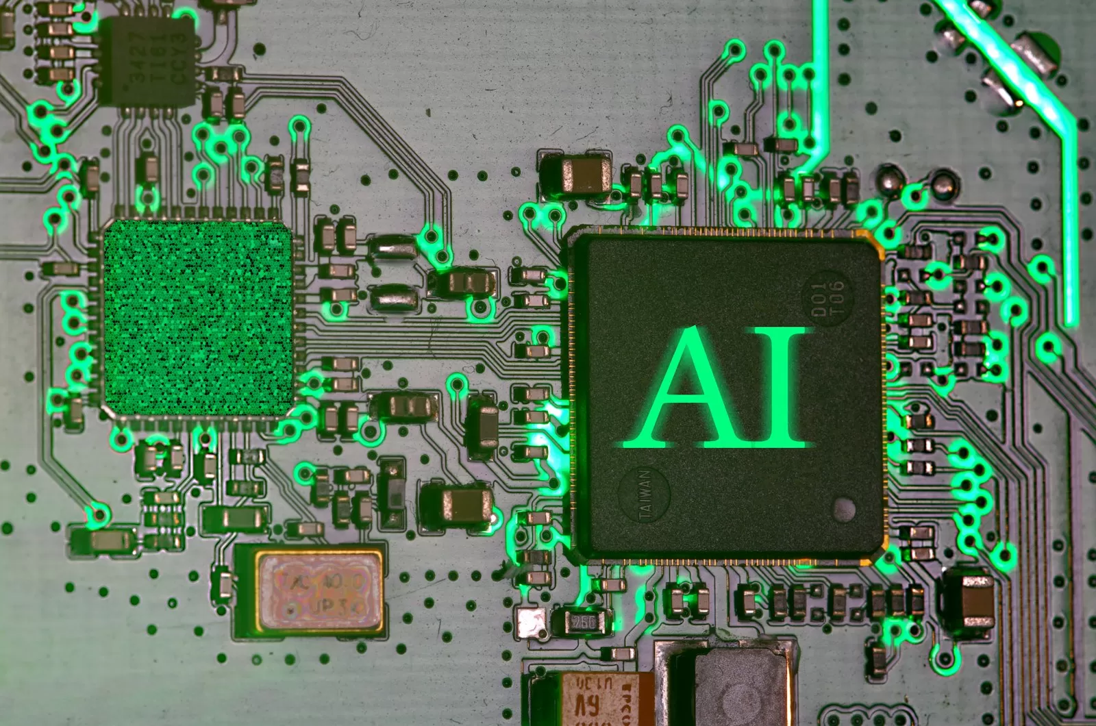 Chip de tecnologia iluminado, representando automação com inteligência artificial