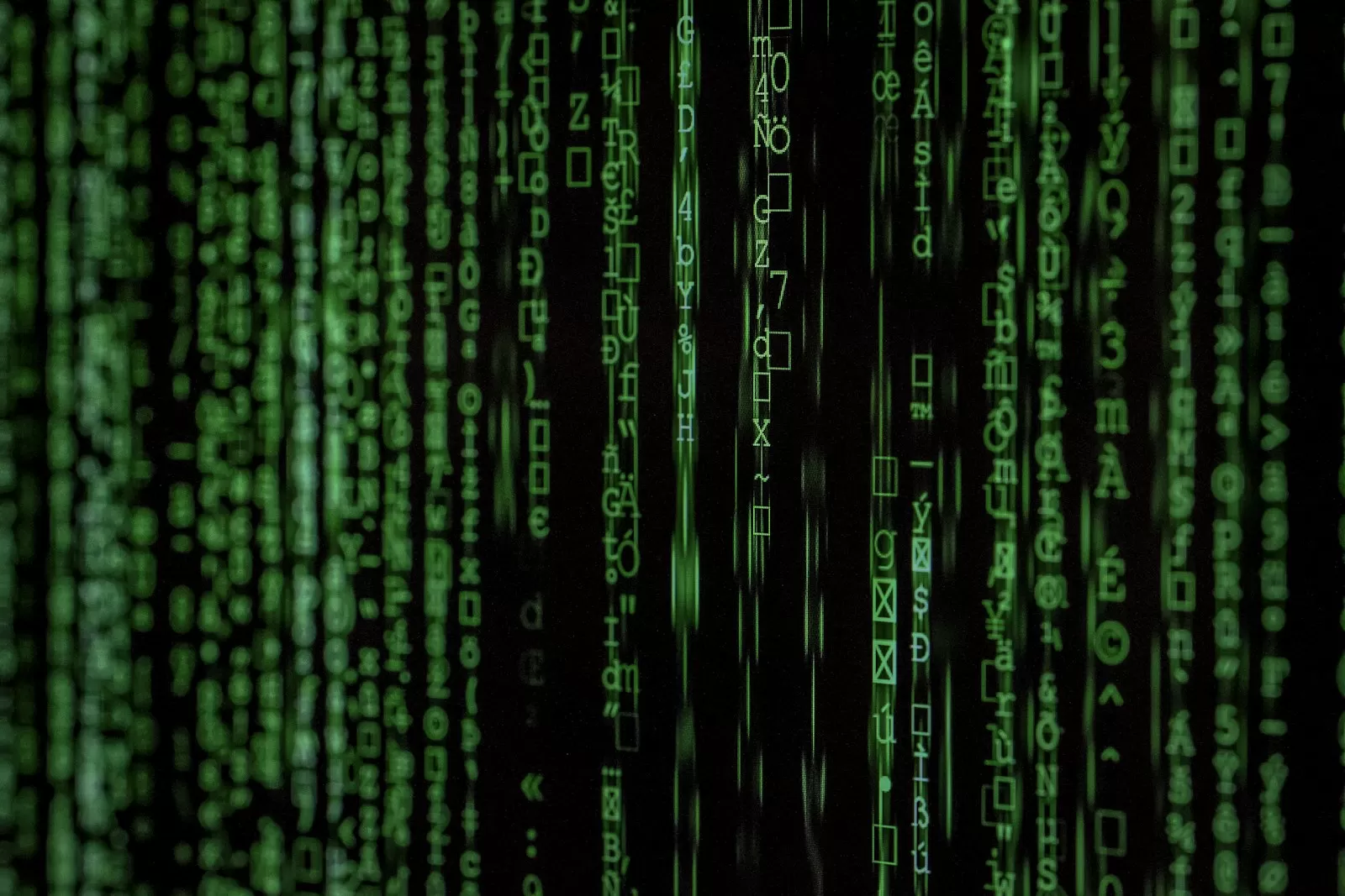 Tela com código de programação, representando a engenharia por trás das automações com IA
